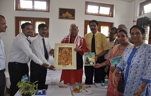 The Governor of Arunachal Pradesh Shri P.B. Acharya with a delegation from Arunachal University of Studies, Namsai led by its Vice Chancellor Prof. V.K. Kawatra at Namsai on 5th August 2017.